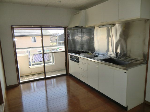 2DK Apartment for Rent in Mitsuke, Niigata - 45,000 Yen - Thumbnail 2