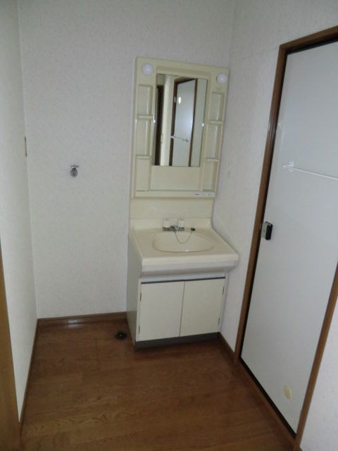 2DK Apartment for Rent in Mitsuke, Niigata - 45,000 Yen - Thumbnail 4