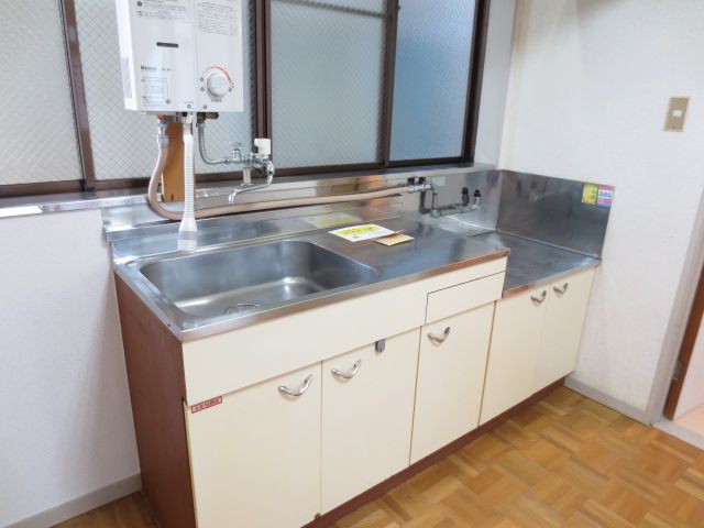 2DK Apartment for Rent in Nagaoka with Parking - Thumbnail 2