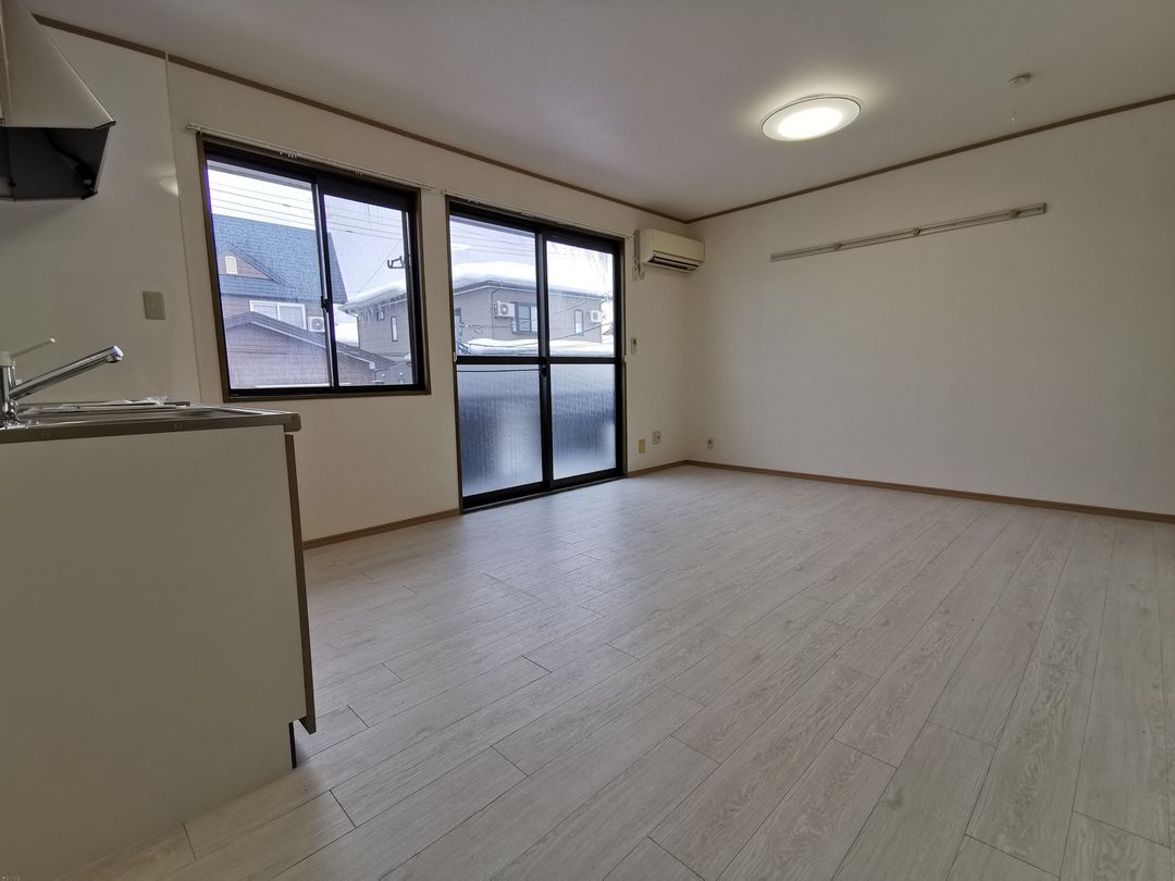 Solitario 1LDK Apartment for Rent in Mitsuke, Niigata - Thumbnail 3