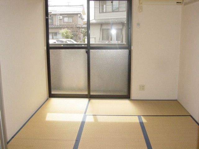 2DK Apartment for Rent in Mitsuke, Niigata - Quiet Residential Area - Thumbnail 3
