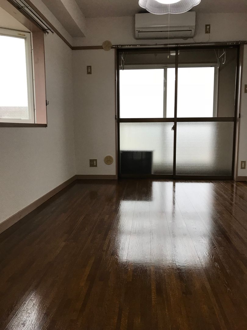 1K Apartment with Sunroom & Free WiFi near Kashiwazaki Station - Thumbnail 2