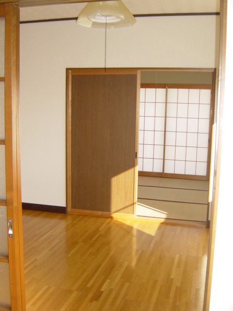 2DK Apartment for Rent in Mitsuke, Niigata - 40,000 Yen - Thumbnail 2