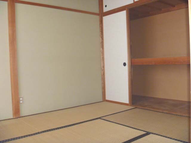 Bright 2DK Apartment for Rent in Nagaoka, Niigata - Thumbnail 2