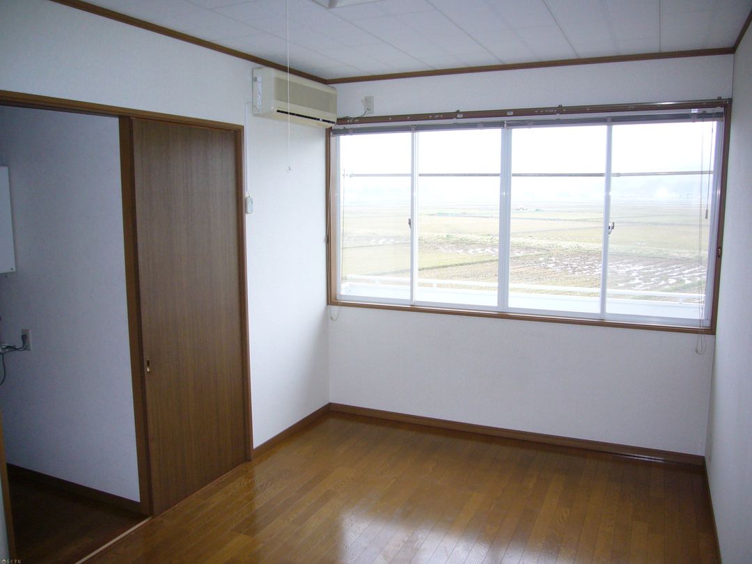 1K Apartment for Rent in Kashiwazaki, Niigata - 30,000 Yen - Thumbnail 3