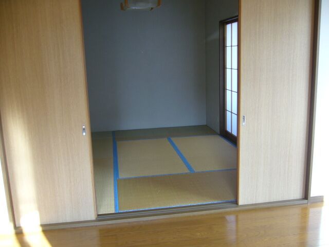 Rent 2DK Apartment in Nagaoka, Niigata - South-Facing Corner Unit - Thumbnail 3