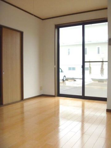 Rent 2DK Apartment in Nagaoka, Niigata - South-Facing Corner Unit - Thumbnail 2