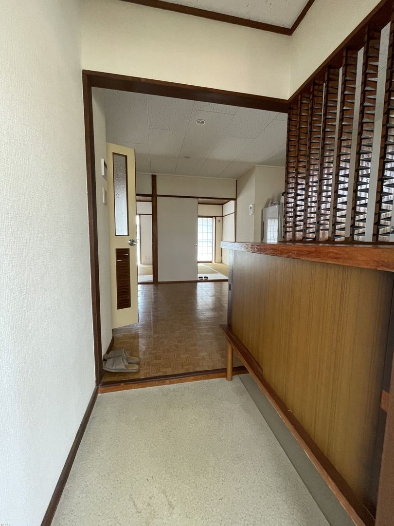 Renovated 2DK Apartment for Rent in Gosen, Niigata - Thumbnail 2