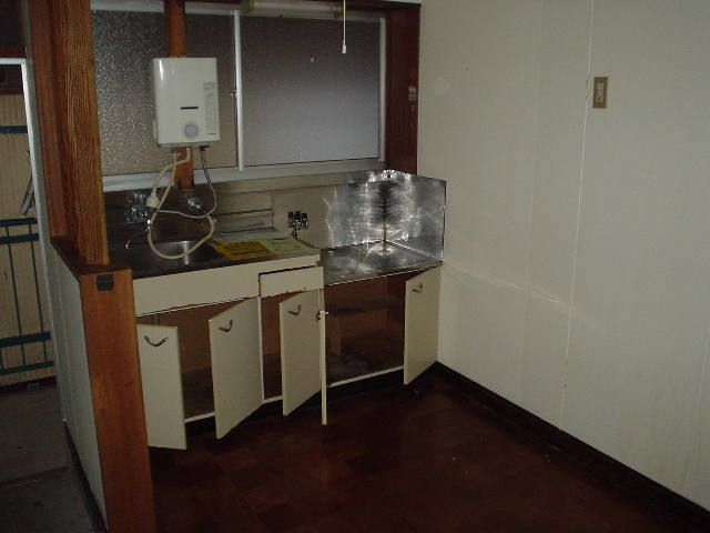 2DK Apartment for Rent in Quiet Nagaoka Neighborhood - Thumbnail 2