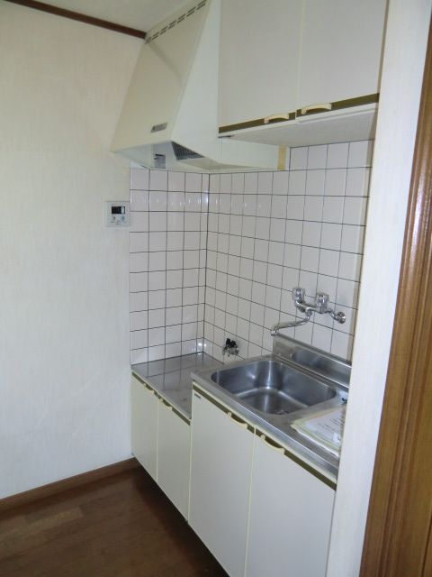 1R Apartment with Loft & Free Garage in Mitsuke, Niigata - Thumbnail 3