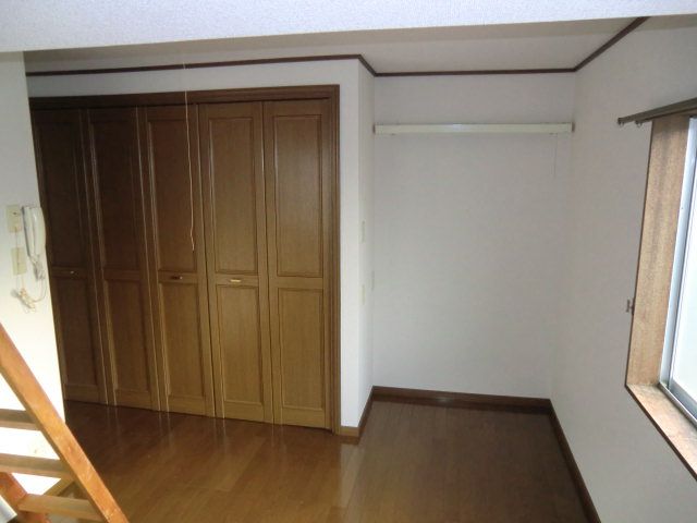 1R Apartment with Loft & Free Garage in Mitsuke, Niigata - Thumbnail 2