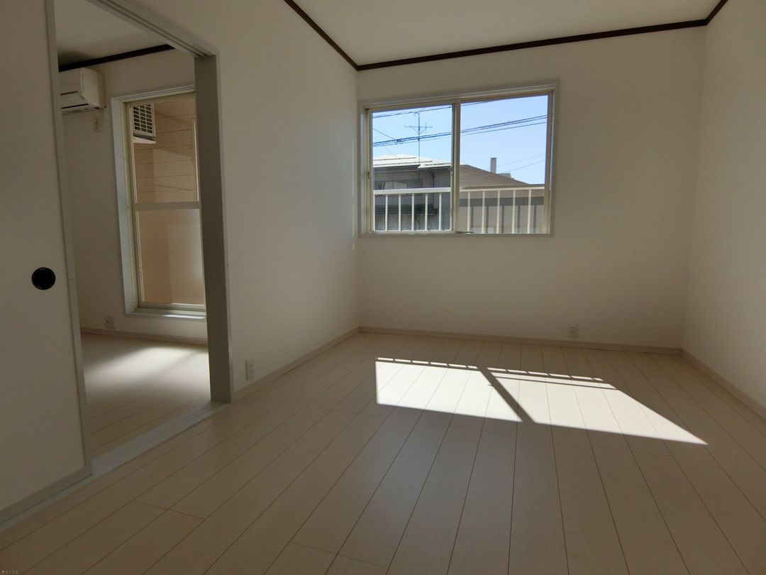Bright 2DK Apartment for Rent in Joetsu, Niigata - Thumbnail 3
