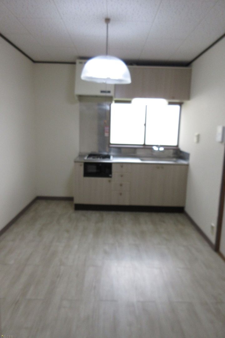 Renovated 2DK Apartment with Free Rent in Nagaoka, Niigata - Thumbnail 2