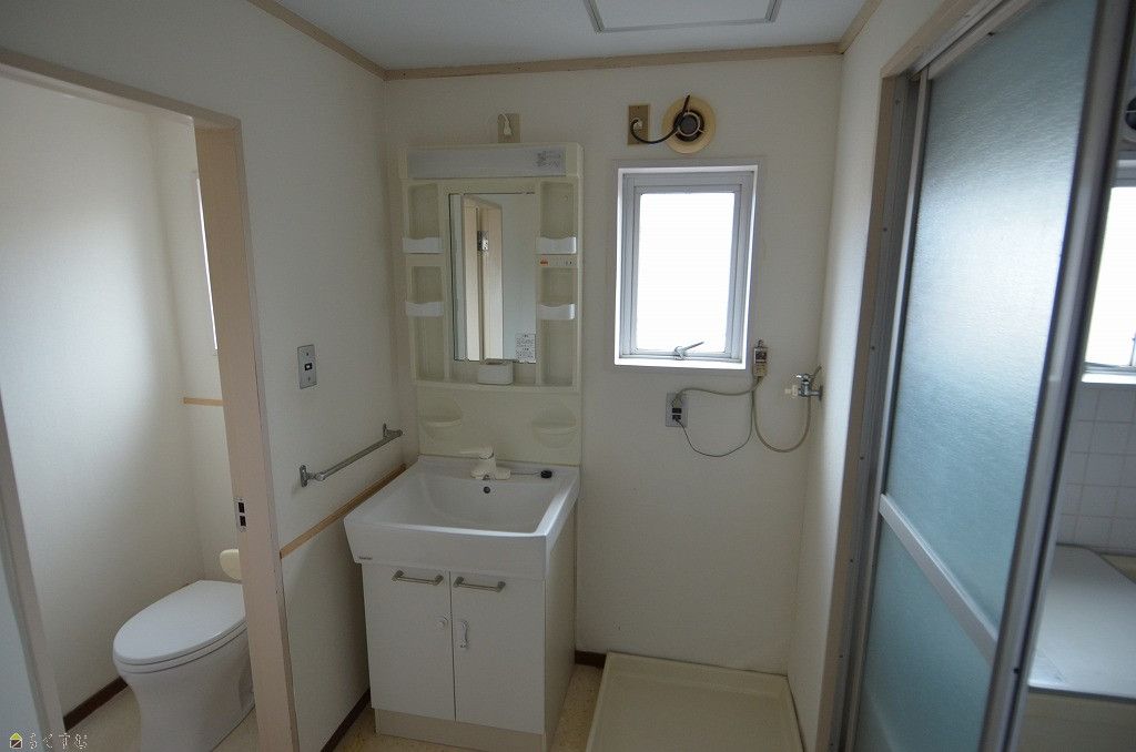 3LDK Apartment for Rent in Nagaoka with 2 Parking Spaces - Thumbnail 2