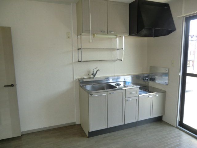 2DK Apartment for Rent in Mitsuke, Niigata - No Key Money - Thumbnail 2