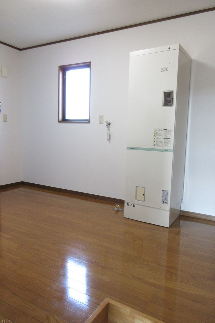 1K Apartment for Rent in Nagaoka with Free Parking & Rural Views - Thumbnail 2