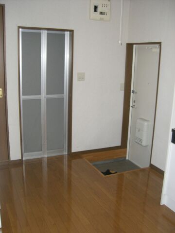 1K Apartment for Rent in Nagaoka with Free Parking & Rural Views - Thumbnail 4