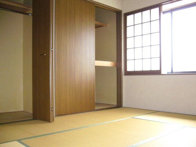 Riverside 2DK Apartment with Parking in Nagaoka, Niigata - Thumbnail 4