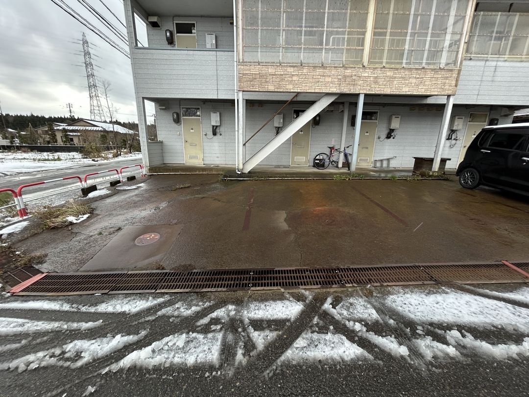 1K Apartment for Rent in Joetsu, Niigata - 30,000 Yen - Thumbnail 2