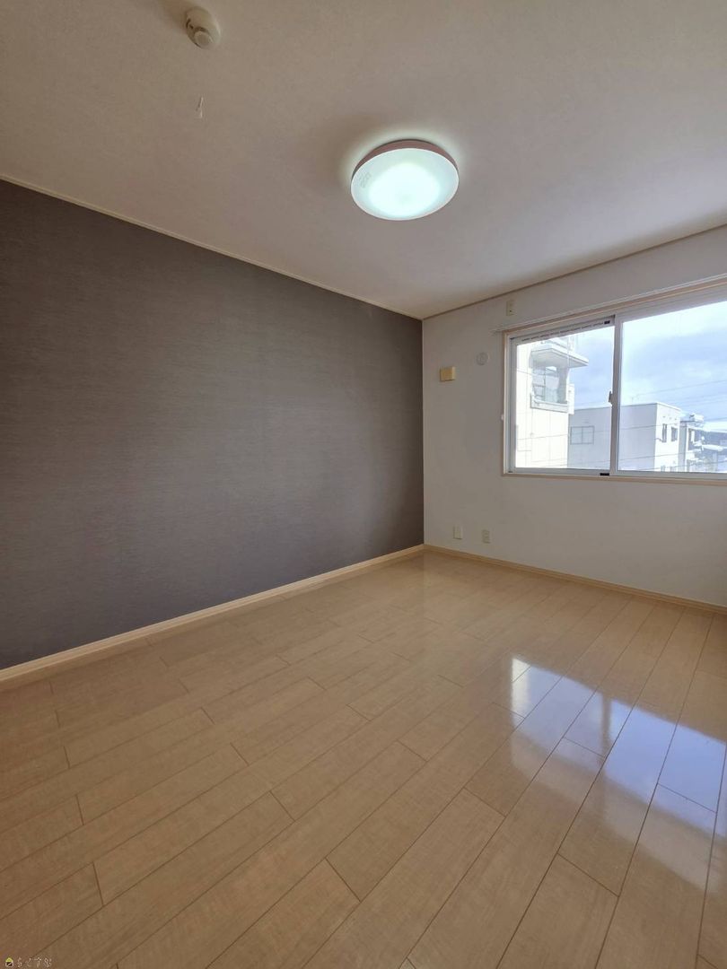 Renovated 2LDK Apartment for Rent in Mitsuke, Niigata - Thumbnail 4
