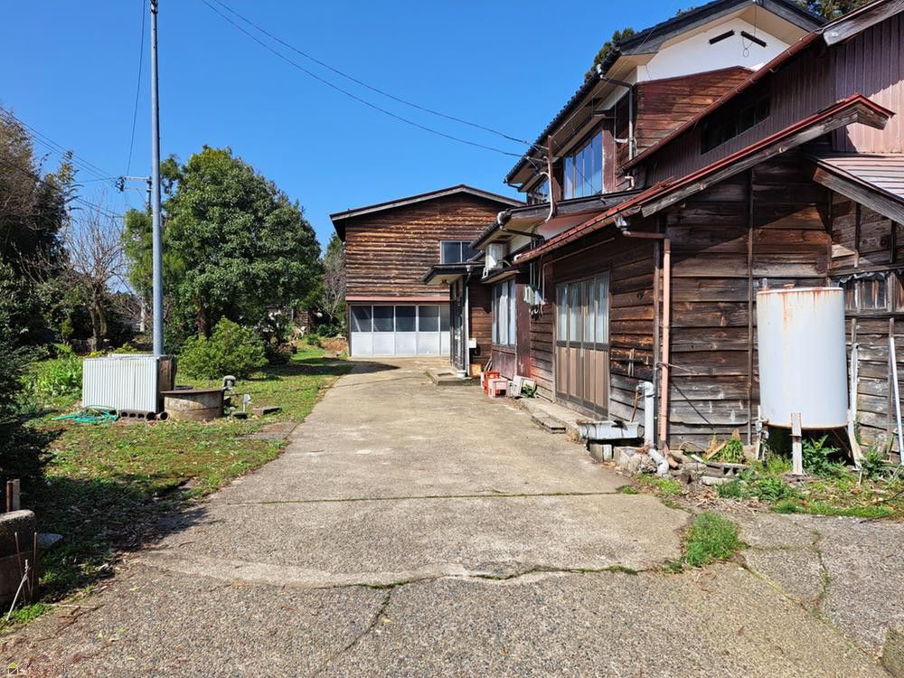 7DK House for Rent in Joetsu, Niigata - 168 sqm - Thumbnail 3