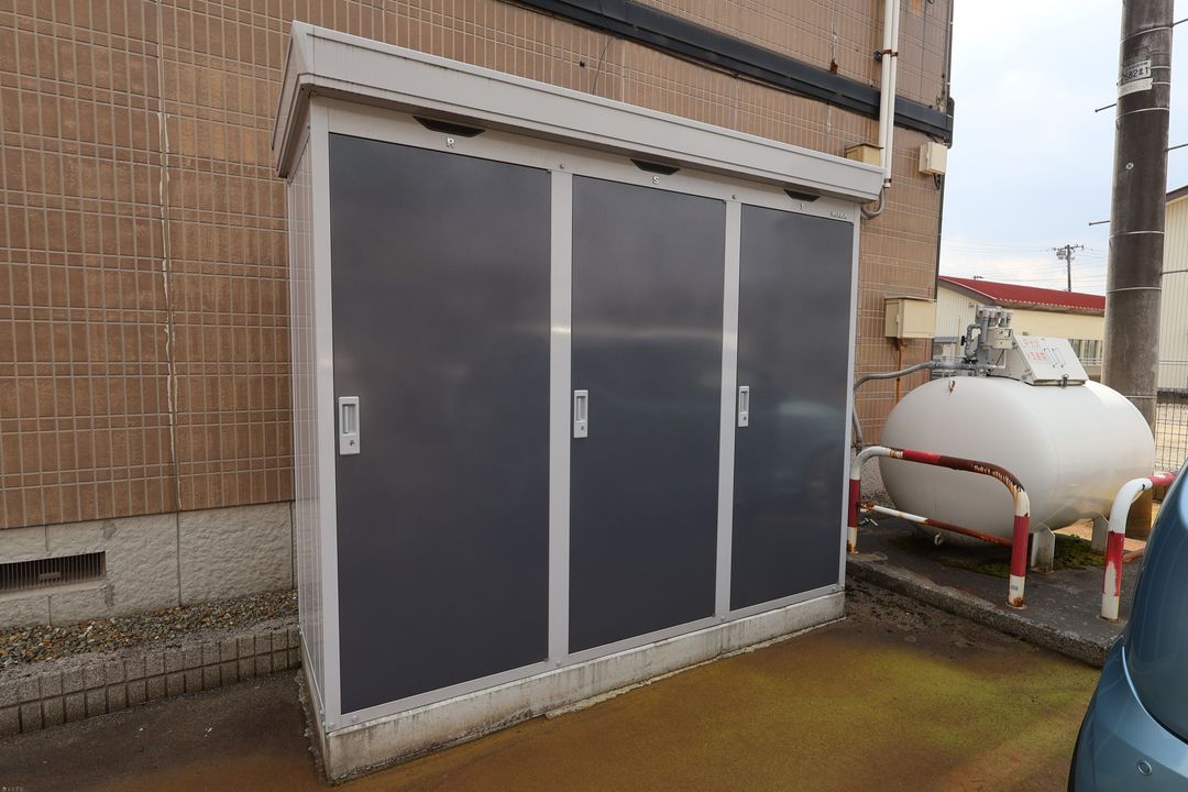 Renovated 2LDK Apartment for Rent in Mitsuke, Niigata - Thumbnail 3