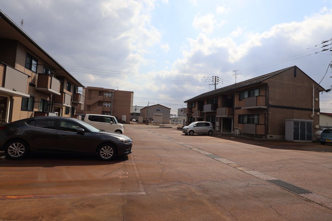 Renovated 2LDK Apartment for Rent in Mitsuke, Niigata - Thumbnail 2