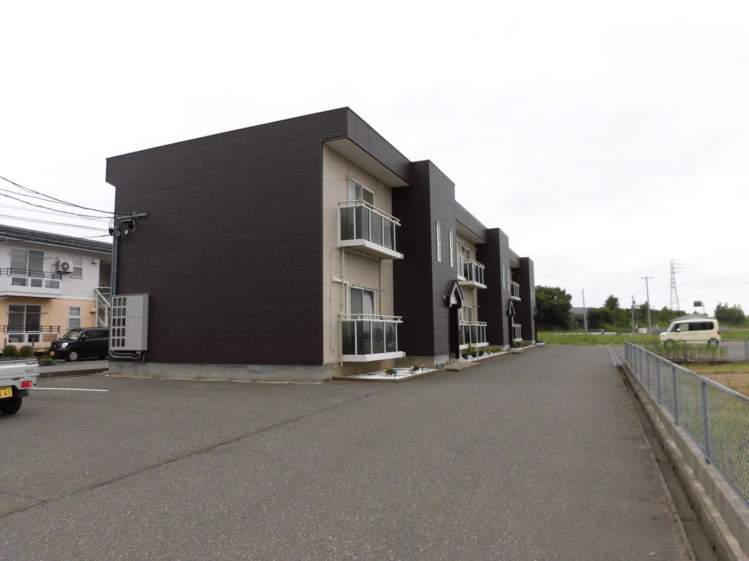 Rent 2DK Apartment in Kashiwazaki, Niigata - Cozy & All-Electric - Thumbnail 2