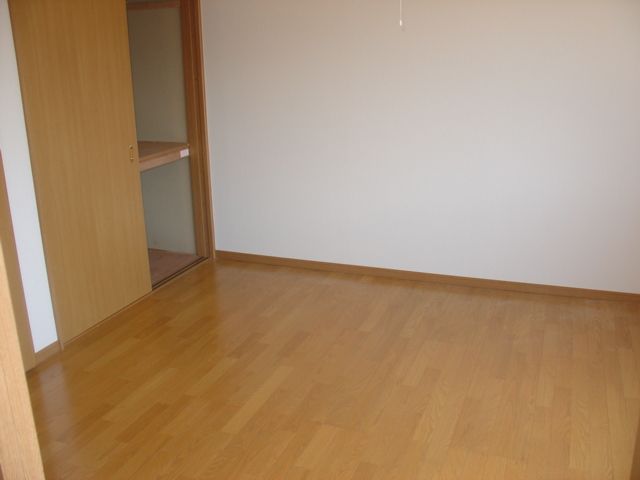 Rent 2DK Apartment in Nagaoka with 2 Parking Spaces - Thumbnail 3