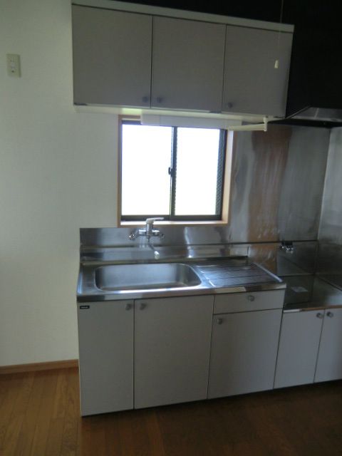 Chez More 2DK Apartment for Rent in Mitsuke, Niigata - Thumbnail 3