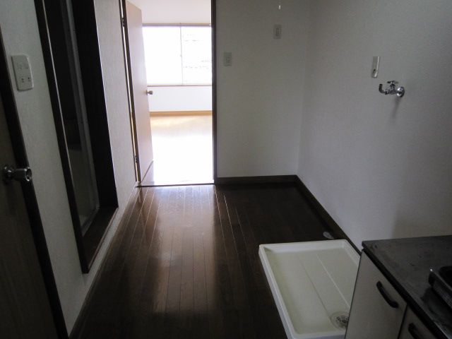 1K Apartment for Rent in Kashiwazaki, Niigata - 30,000 Yen - Thumbnail 3