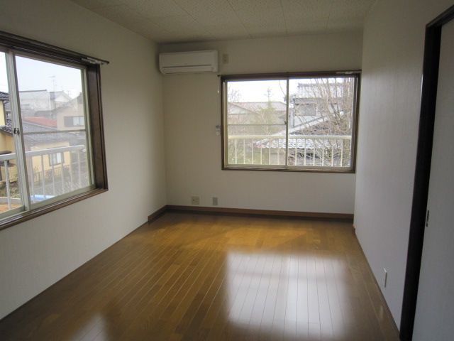1K Apartment for Rent in Kashiwazaki, Niigata - 30,000 Yen - Thumbnail 2