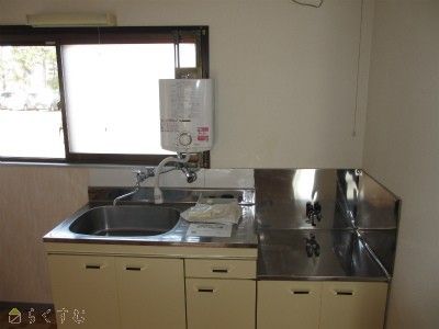 3DK Apartment for Rent in Quiet Kashiwazaki Riverside Area - Thumbnail 3