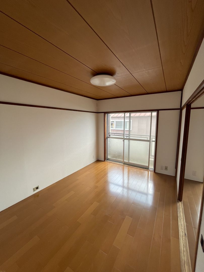 Renovated 2DK Apartment for Rent in Gosen, Niigata - Thumbnail 2