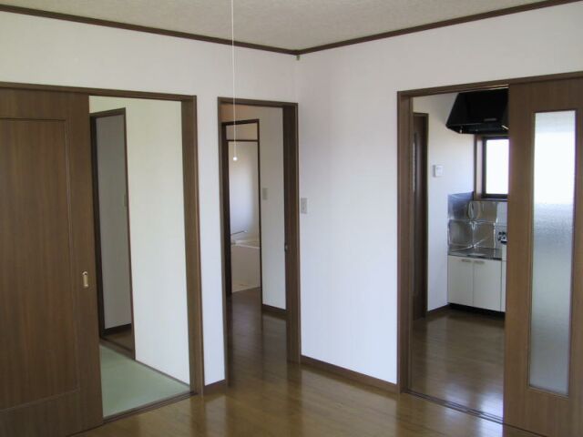 2DK Apartment for Rent in Nagaoka with Parking for Two - Thumbnail 2