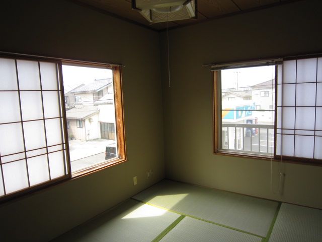 1K Apartment for Rent in Kashiwazaki, Niigata - 33,000 Yen - Thumbnail 3