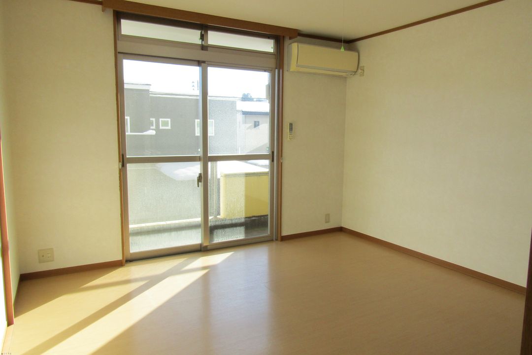 1LDK Apartment for Rent in Ojiya, Niigata - Good Life Tanpopo - Thumbnail 3