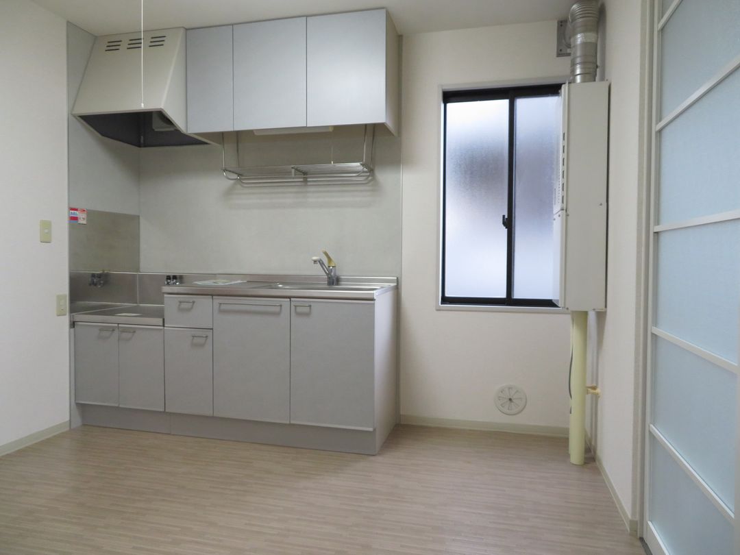2DK Apartment for Rent in Nagaoka, Niigata - Royal Palace A - Thumbnail 2