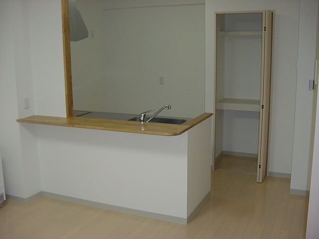2LDK Apartment for Rent in Nagaoka, Niigata - Sun Forest Akebono - Thumbnail 3