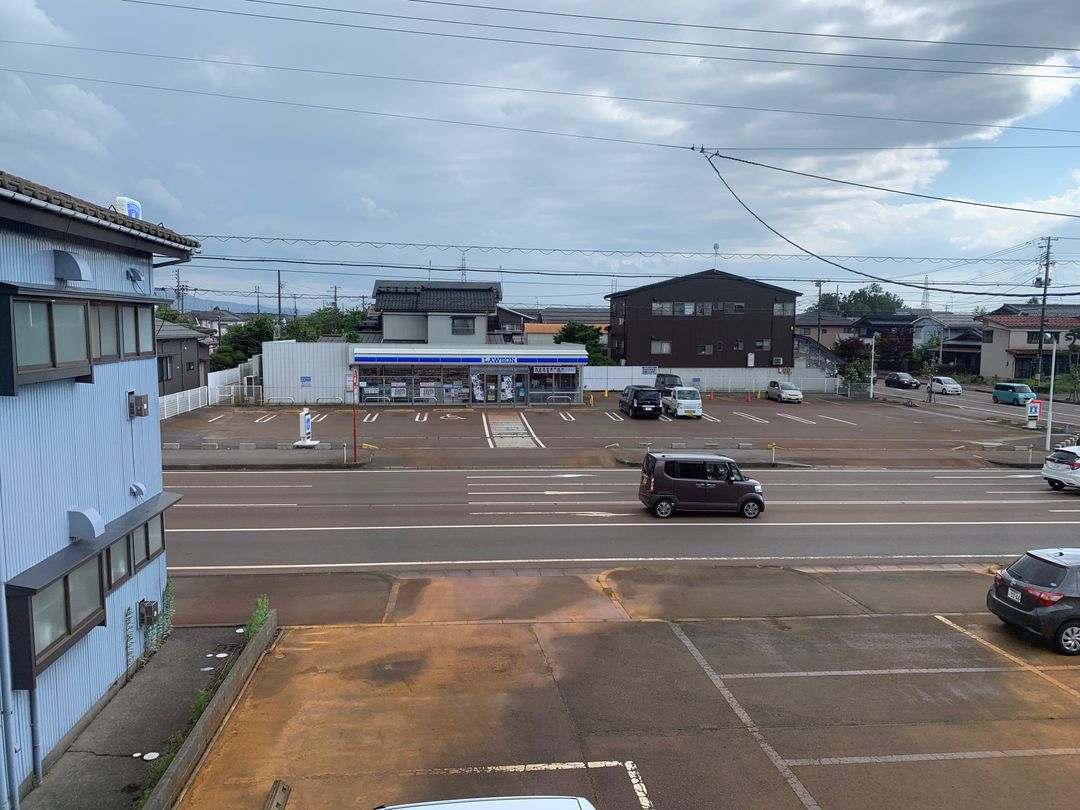 Flower Heights Yū 2LDK Apartment for Rent in Nagaoka - Thumbnail 2