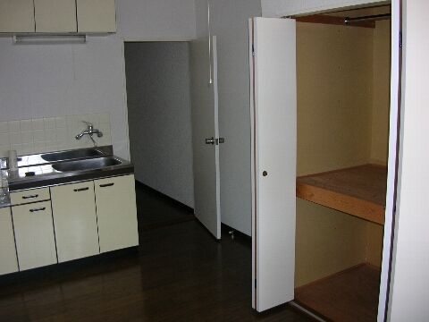 1R Apartment for Rent in Kashiwazaki, Niigata - No Deposit - Thumbnail 3