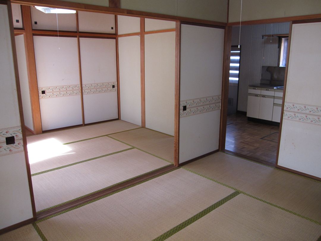 Rent 3DK House in Nagaoka with Garden, Near Raikoji Station - Thumbnail 2