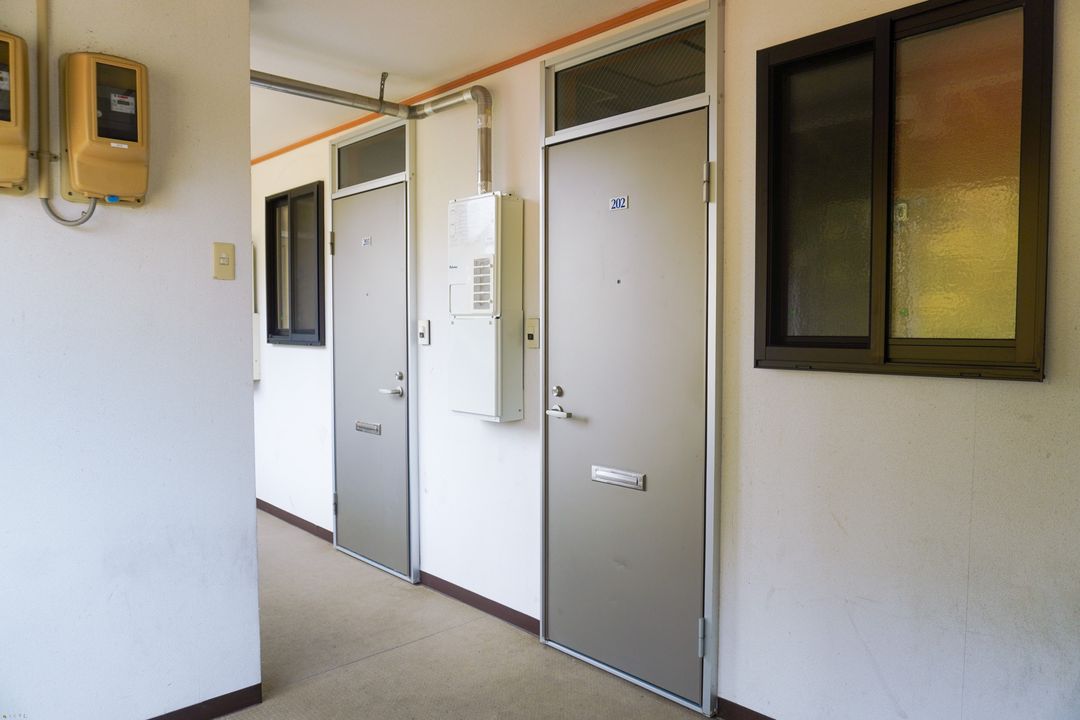 Renovated 1DK Apartment in Nagaoka with Sunroom & Free Parking - Thumbnail 2