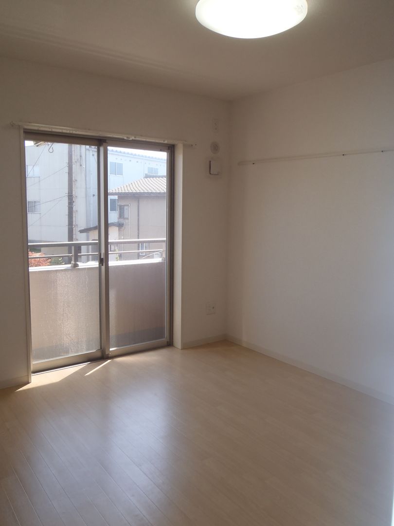 2LDK Apartment for Rent in Nagaoka, Niigata - Thumbnail 3