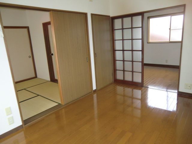Green Heights 2DK Apartment for Rent in Mitsuke, Niigata - Thumbnail 2