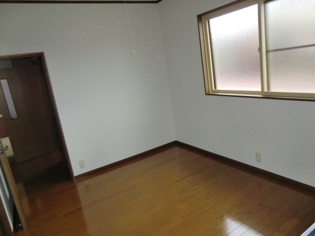 Green Heights 2DK Apartment for Rent in Mitsuke, Niigata - Thumbnail 3