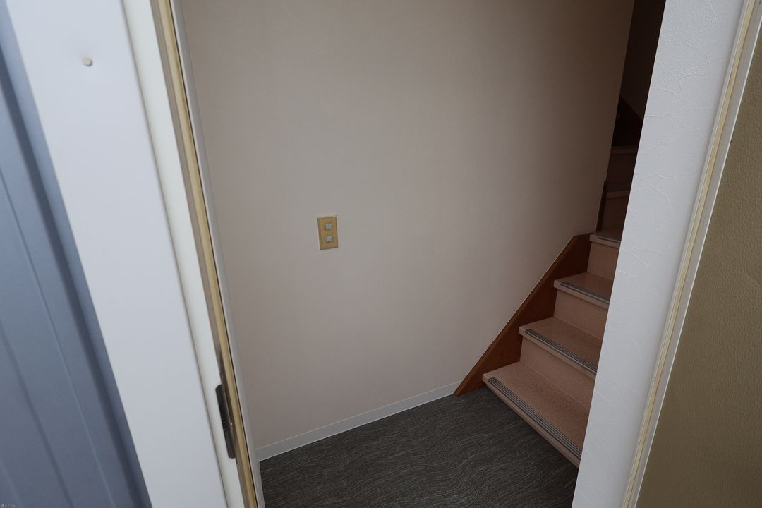 Renovated 2DK Apartment for Rent in Mitsuke, Niigata - Thumbnail 2