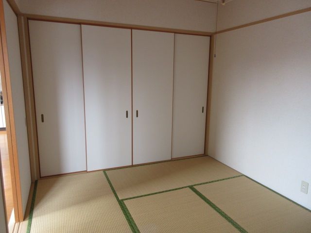 Spring Palace 1LDK Apartment for Rent in Mitsuke, Niigata - Thumbnail 4