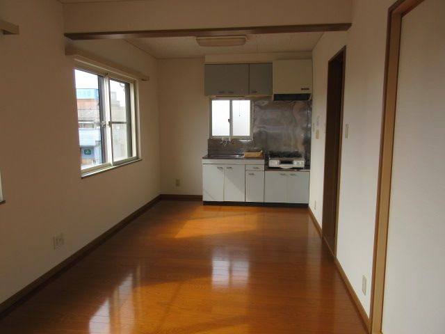Spring Palace 1LDK Apartment for Rent in Mitsuke, Niigata - Thumbnail 3