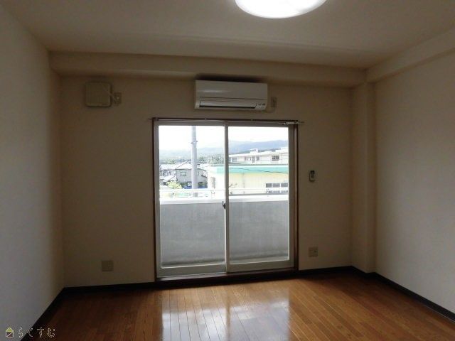 Benesse 1206 1K Apartment for Rent in Kashiwazaki, Niigata - Thumbnail 4